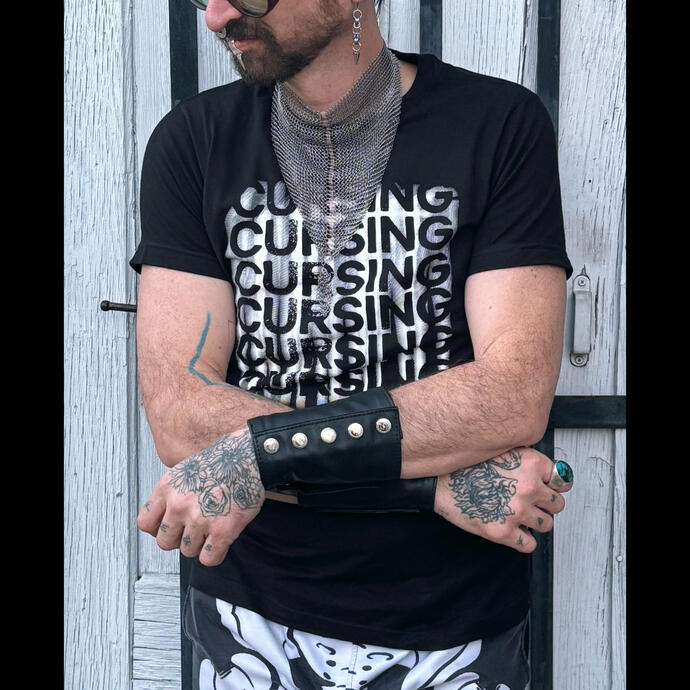 Devin in a size L
